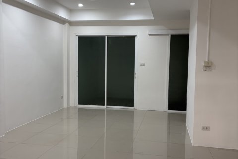 Таунхаус в Буенг Куме, Бангкок, Таиланд с 3 спальнями № 154711 - фото 3