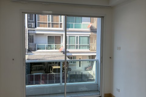 Таунхаус в Буенг Куме, Бангкок, Таиланд с 3 спальнями № 154711 - фото 4