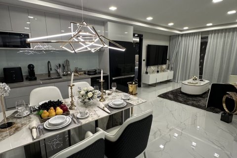 Condo in Pattaya, Thailand, 2 bedrooms  № 169660 - photo 2