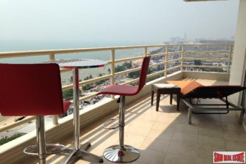 Apartment on Jomtien Beach, Pattaya, Thailand 2 bedrooms № 193602 - photo 1