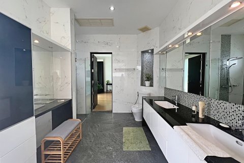 Villa in Hua Hin, Thailand 3 bedrooms № 168401 - photo 30