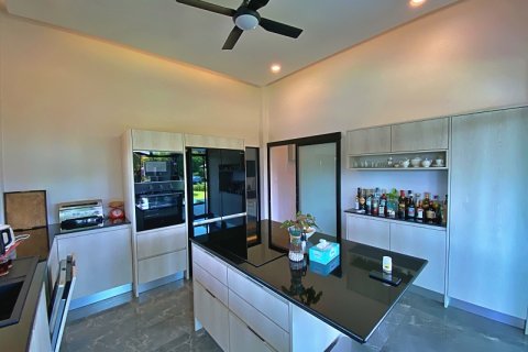 Villa in Pran Buri, Thailand 4 bedrooms № 168403 - photo 18