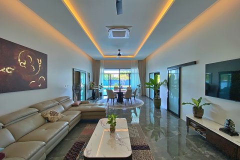 Villa in Pran Buri, Thailand 4 bedrooms № 168403 - photo 16