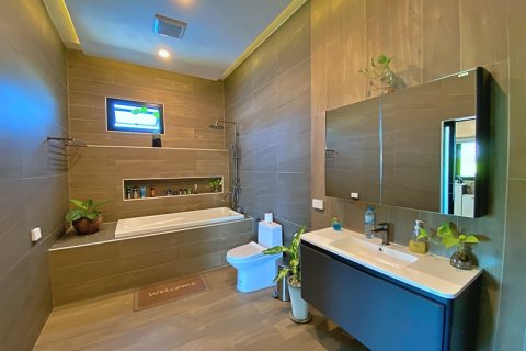 Villa in Pran Buri, Thailand 4 bedrooms № 168403 - photo 22
