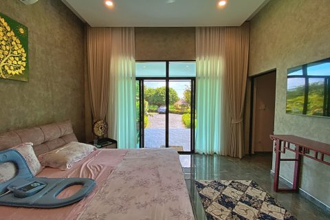 Villa in Pran Buri, Thailand 4 bedrooms № 168403 - photo 30