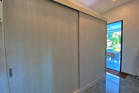 Villa in Pran Buri, Thailand 4 bedrooms № 168403 - photo 19