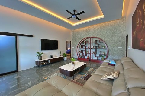 Villa in Pran Buri, Thailand 4 bedrooms № 168403 - photo 15