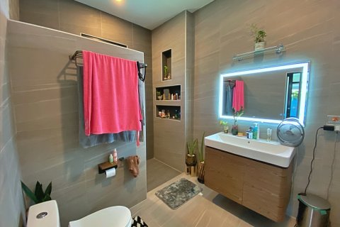 Villa in Pran Buri, Thailand 4 bedrooms № 168403 - photo 26