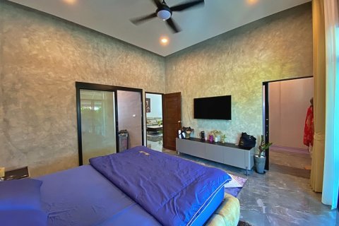 Villa in Pran Buri, Thailand 4 bedrooms № 168403 - photo 24