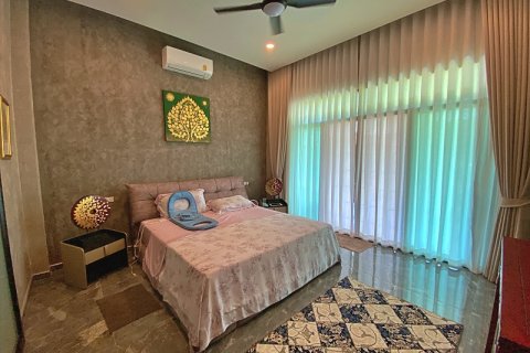 Villa in Pran Buri, Thailand 4 bedrooms № 168403 - photo 27