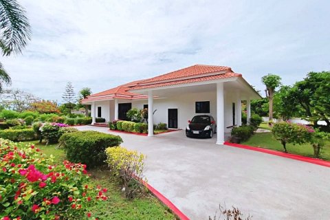 Villa in Cha-am, Thailand 3 bedrooms № 168400 - photo 4
