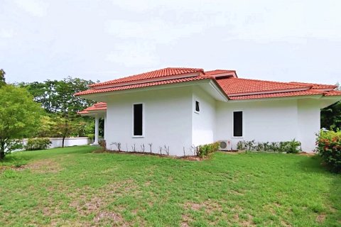 Villa in Cha-am, Thailand 3 bedrooms № 168400 - photo 13