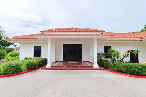 Villa in Cha-am, Thailand 3 bedrooms № 168400 - photo 9