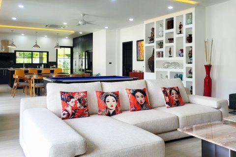 Villa in Phuket, Thailand 4 bedrooms № 169633 - photo 2