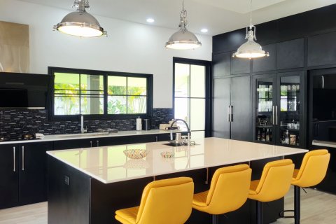 Villa in Phuket, Thailand 4 bedrooms № 169633 - photo 9