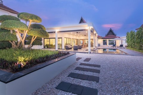 Villa in Pattaya, Thailand 4 bedrooms № 173390 - photo 2