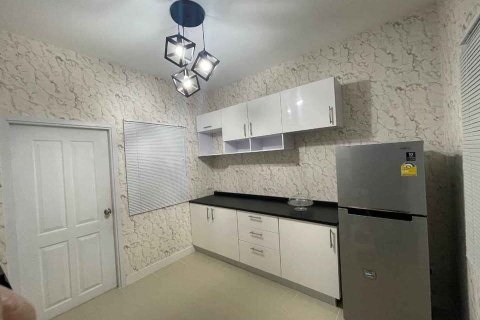 Maison à Bang Phli Yai, Thaïlande 4 chambres № 173389 - photo 9