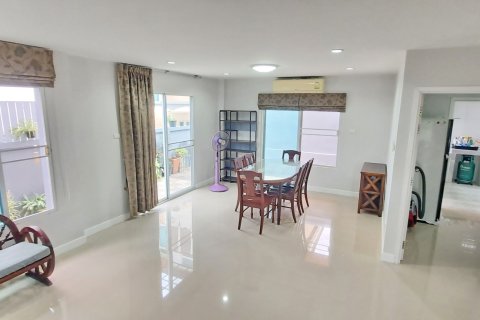 House in Pattaya, Thailand 4 bedrooms № 173391 - photo 4