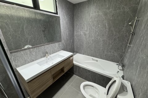 Condo à Sathon, Bangkok, Thaïlande, 3 chambres  № 173388 - photo 22