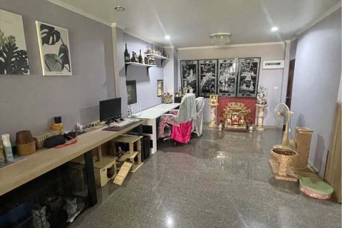 House in Phasi Charoen, Bangkok, Thailand 6 bedrooms № 161623 - photo 2