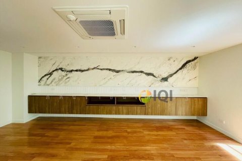 Townhouse in Watthana, Bangkok, Thailand 5 bedrooms № 161624 - photo 2