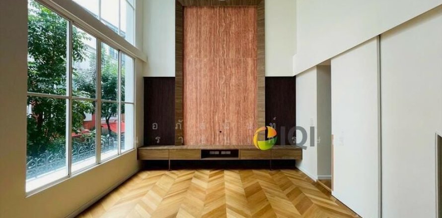 Townhouse in Watthana, Bangkok, Thailand 5 bedrooms № 161624