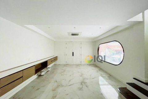 Townhouse in Watthana, Bangkok, Thailand 5 bedrooms № 161624 - photo 6