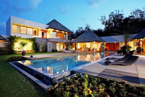 Maison à Phuket, Thaïlande 5 chambres № 181082