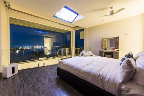 House in Surat Thani, Thailand 6 bedrooms № 181084 - photo 8