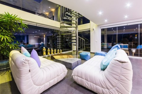 House in Surat Thani, Thailand 6 bedrooms № 181084 - photo 9