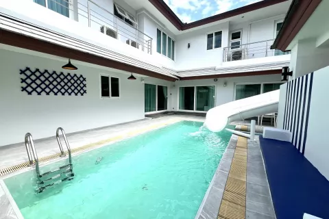House in Pattaya, Thailand 4 bedrooms № 136929 - photo 1