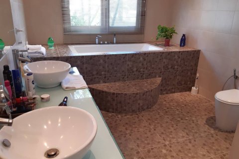 Villa in Hua Hin, Thailand 4 bedrooms № 172102 - photo 9