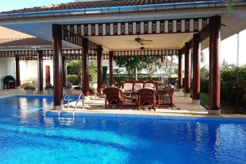 Villa in Hua Hin, Thailand 4 bedrooms № 172102 - photo 5
