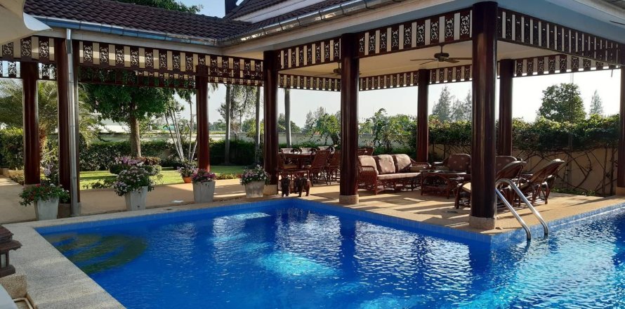 Villa in Hua Hin, Thailand 4 bedrooms № 172102