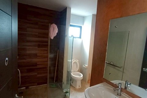 Townhouse in Bangkok, Thailand 3 bedrooms № 172103 - photo 11