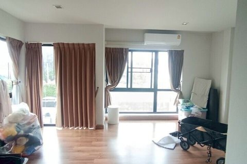 Townhouse in Bangkok, Thailand 3 bedrooms № 172103 - photo 9