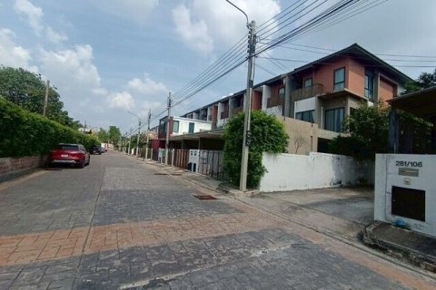 Townhouse in Bangkok, Thailand 3 bedrooms № 172103 - photo 3