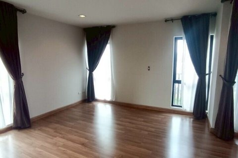 Townhouse in Bangkok, Thailand 3 bedrooms № 172103 - photo 12