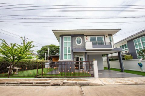 Maison à Chiang Mai, Thaïlande 4 chambres № 220500