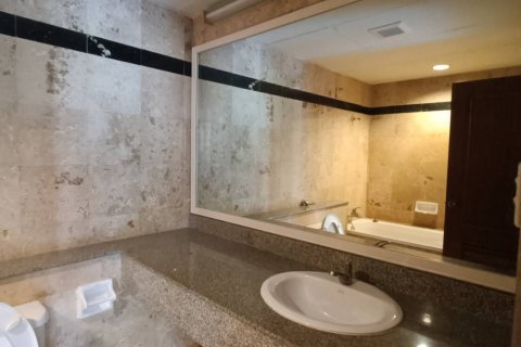 Кондоминиум с 3 спальнями в Ян Наве, Бангкок, Таиланд № 156210 - фото 20