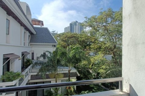 Кондоминиум с 3 спальнями в Ян Наве, Бангкок, Таиланд № 156210 - фото 17