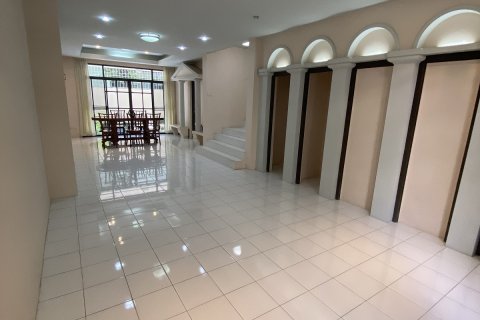 ทาวน์เฮาส์ในวัฒนา, กรุงเทพฯ, ประเทศไทย 3 ห้องนอน № 200716 - รูปถ่าย 5