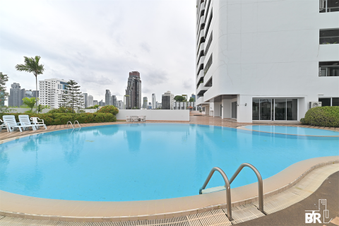 Condo in Bangkok, Thailand, 3 bedrooms № 187162 - photo 7