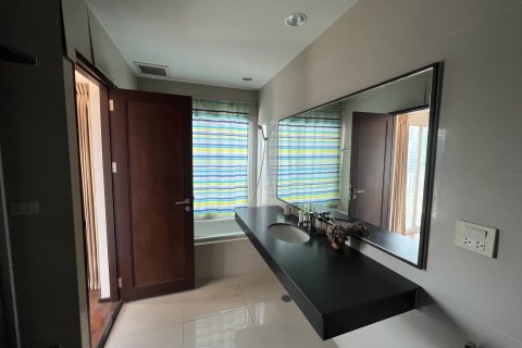 Condo in Watthana, Bangkok, Thailand, 2 bedrooms № 154700 - photo 17