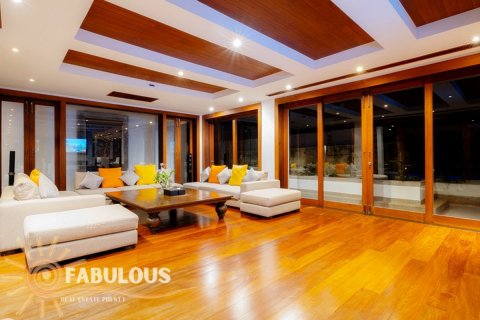 Villa in Bang Tao, Thailand 5 bedrooms № 179422 - photo 13