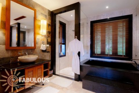 Villa in Bang Tao, Thailand 5 bedrooms № 179422 - photo 12