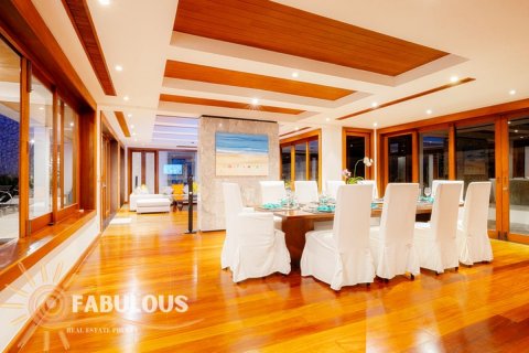 Villa in Bang Tao, Thailand 5 bedrooms № 179422 - photo 17