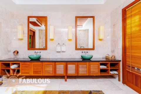 Villa in Bang Tao, Thailand 5 bedrooms № 179422 - photo 4