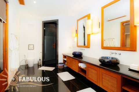 Villa in Bang Tao, Thailand 5 bedrooms № 179422 - photo 11