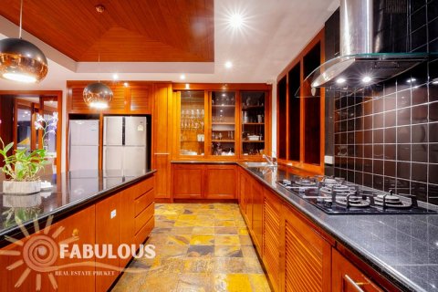 Villa in Bang Tao, Thailand 5 bedrooms № 179422 - photo 5